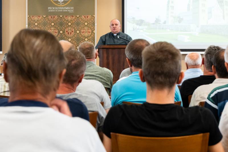 Ferfitalalkozo Pecs szept_06.jpg